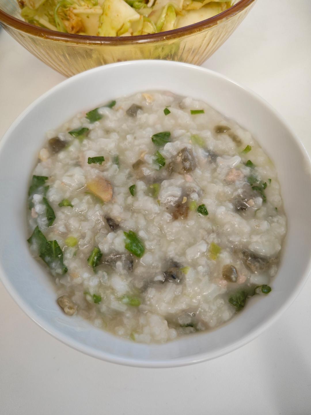 妈妈👩教我做的皮蛋瘦肉粥🥣简单快捷美味😋