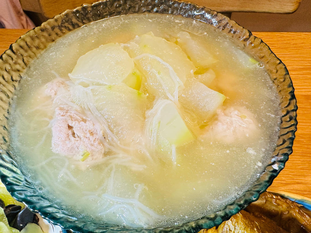巨鲜美的冬瓜丸子汤