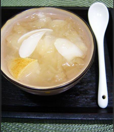 银耳百合梨汤的做法