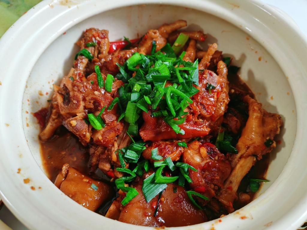 猪蹄炖鸡爪