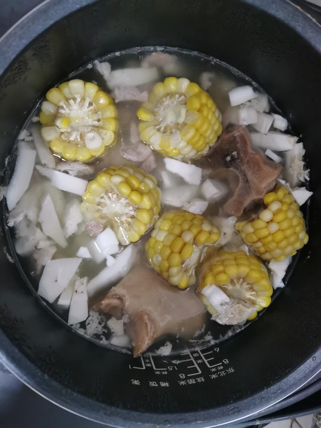 高颜值椰子排骨玉米汤