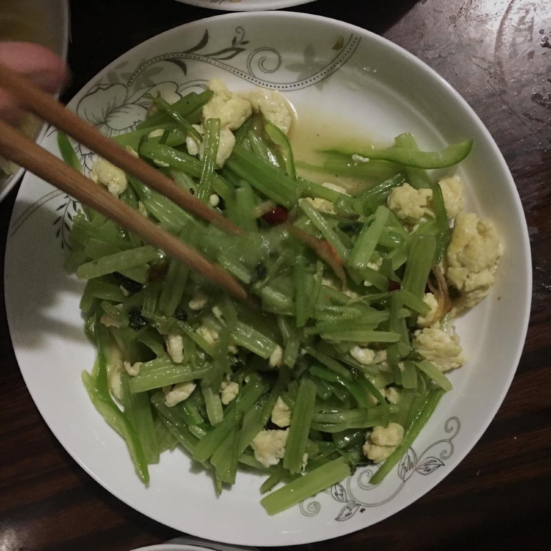 芹菜炒鸡蛋