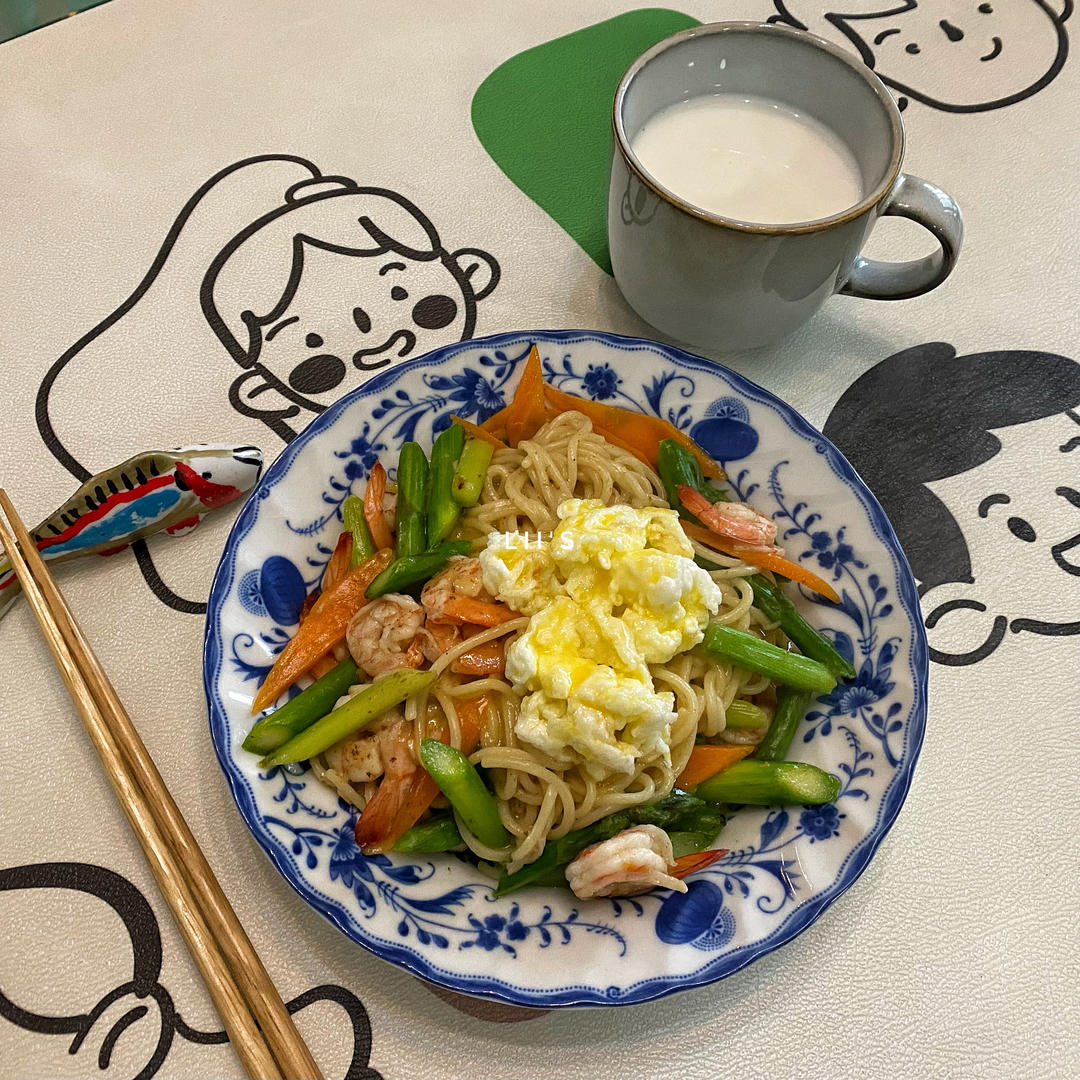 lilylj做的正宗的carbonara才不放奶油呢蛋黄酱三文鱼意面