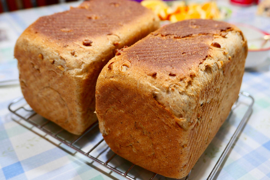 高纤低脂的全麦核桃吐司