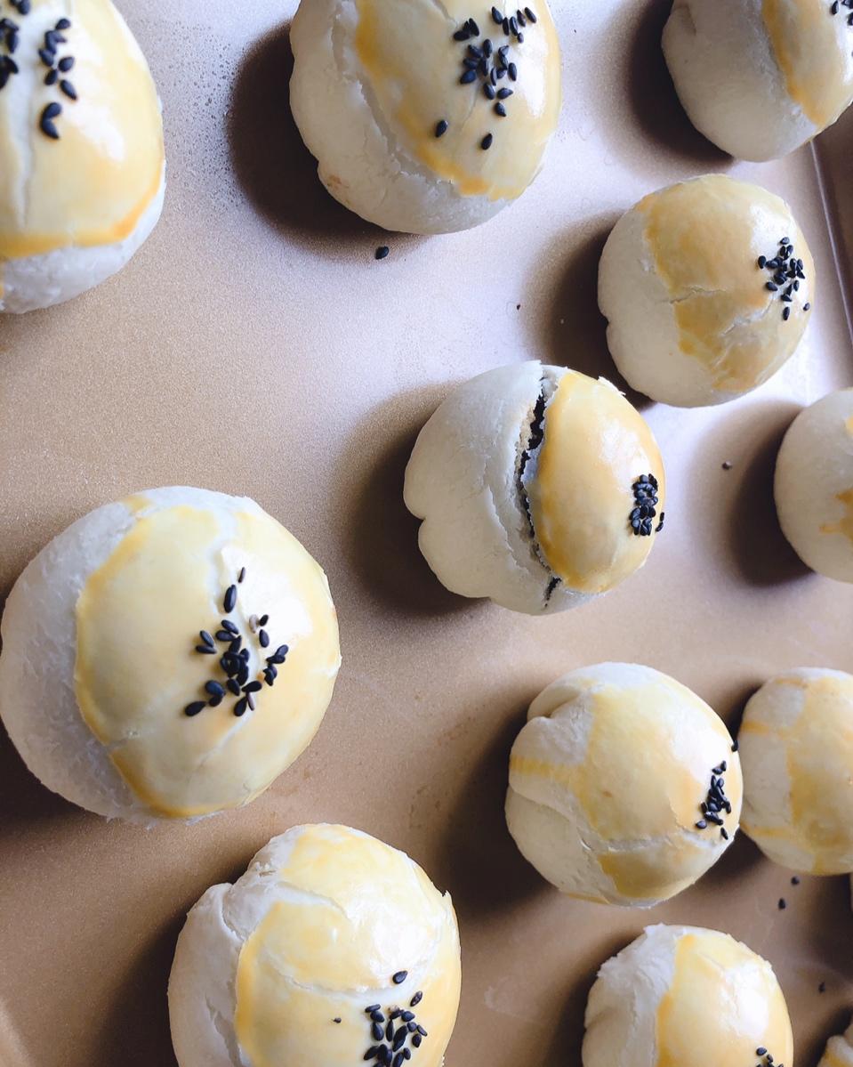 掉渣渣的蛋黄酥（超详细的方子）