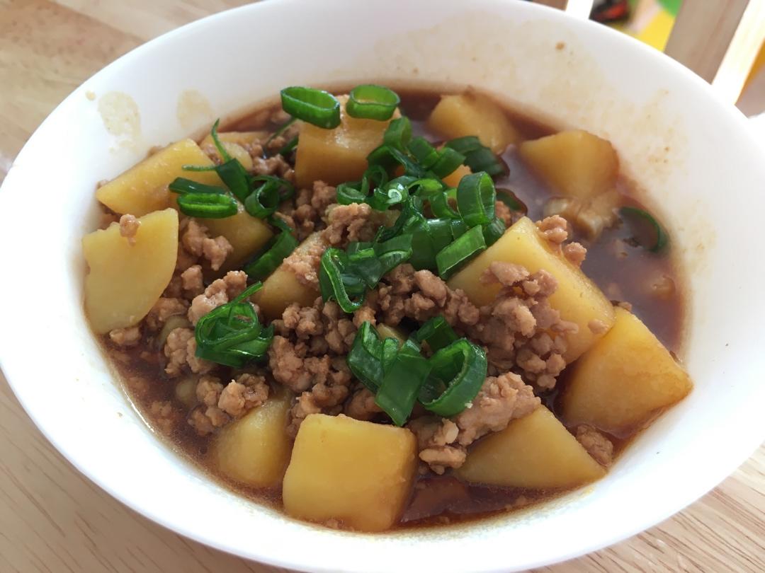 肉末土豆浇饭