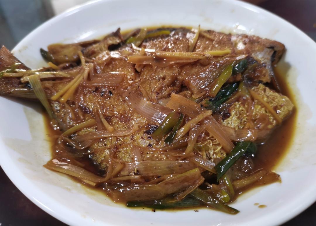 传统中式红烧平鱼