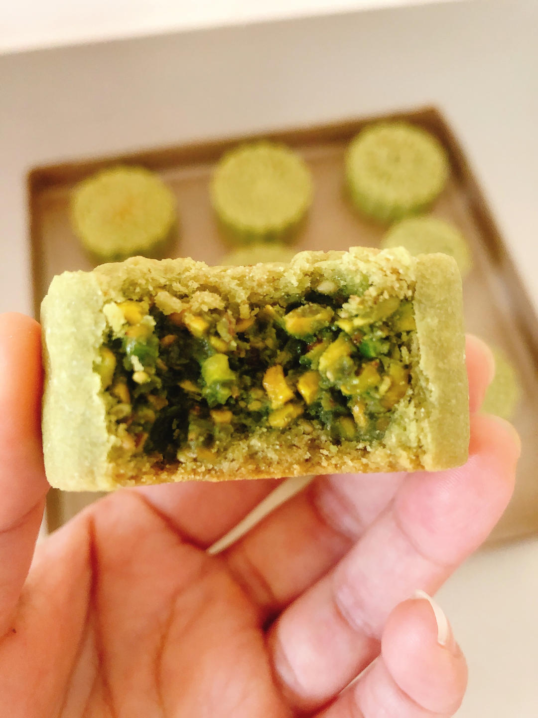 今年爆火的开心果脆皮月饼｜开心果霸霸月饼