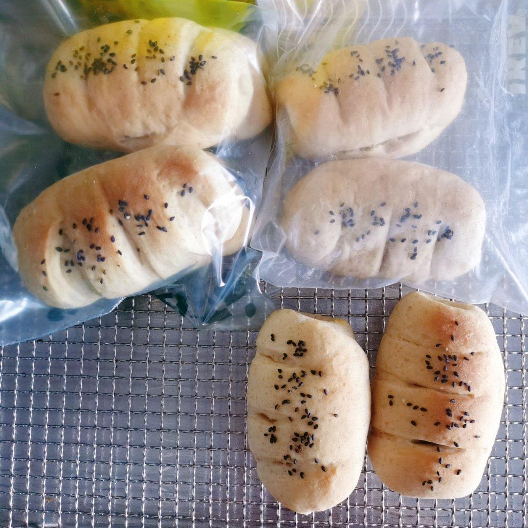 肉松肠仔包