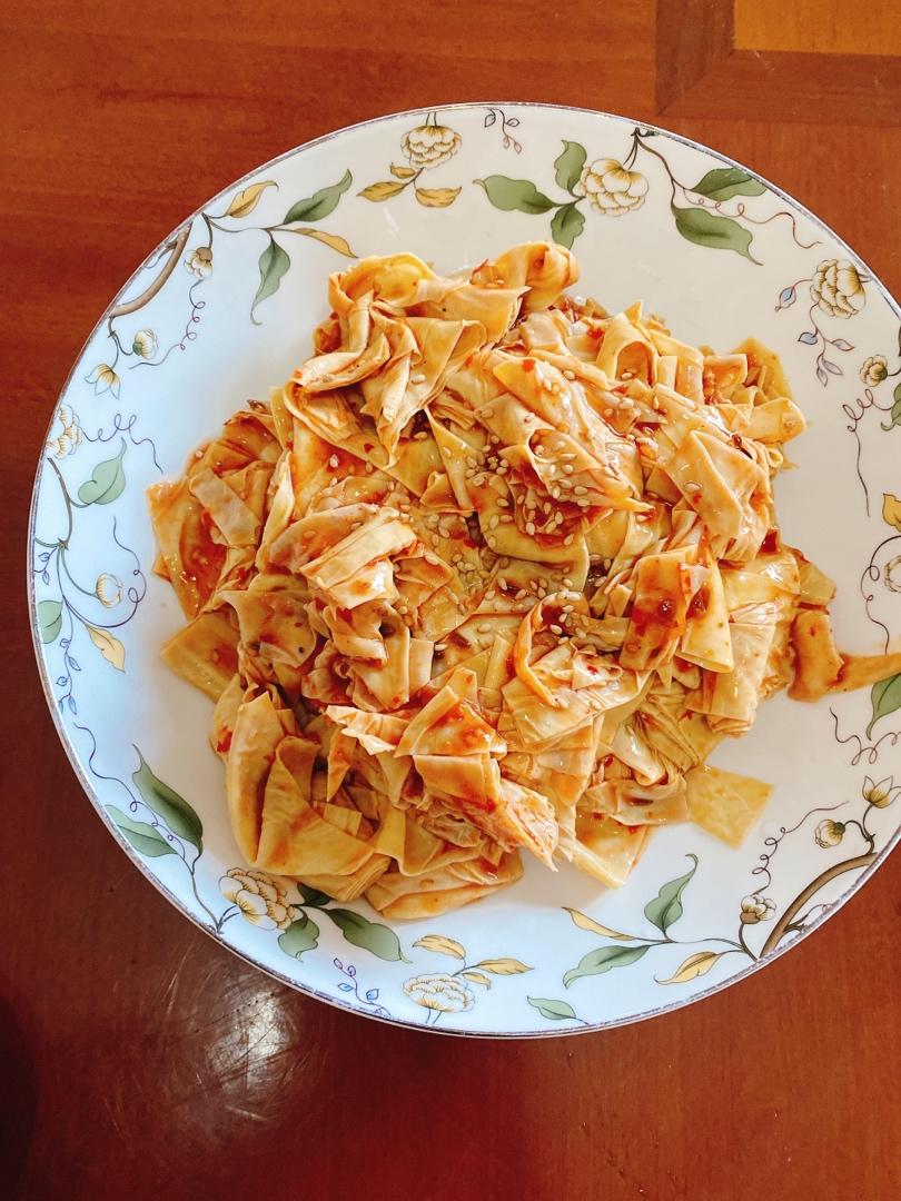 热爱生活的小美做的老式拌豆皮(小时候的味道)