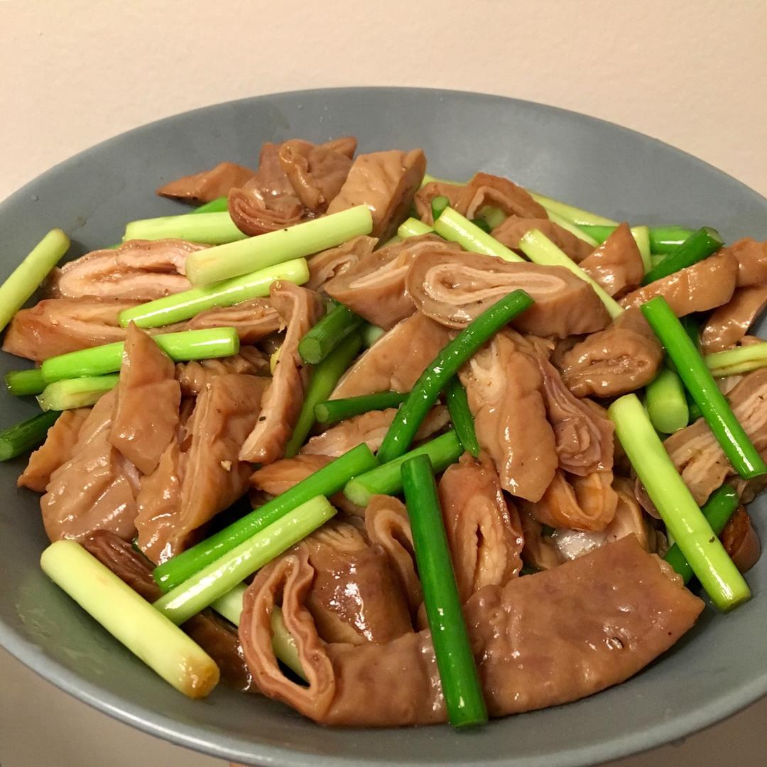 蒜苔炒肚条