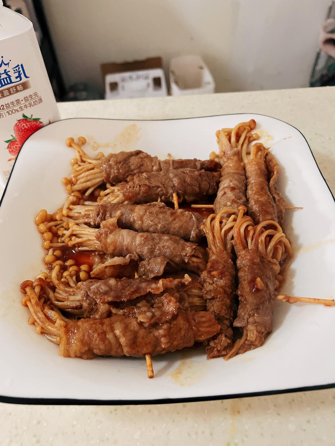 【金针菇肥牛卷】