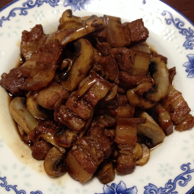 蘑菇红烧肉