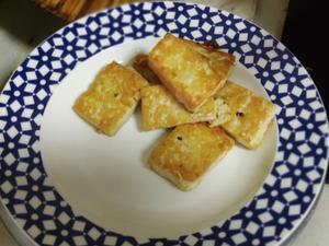 超级好吃的小葱爆豆腐的做法 步骤3