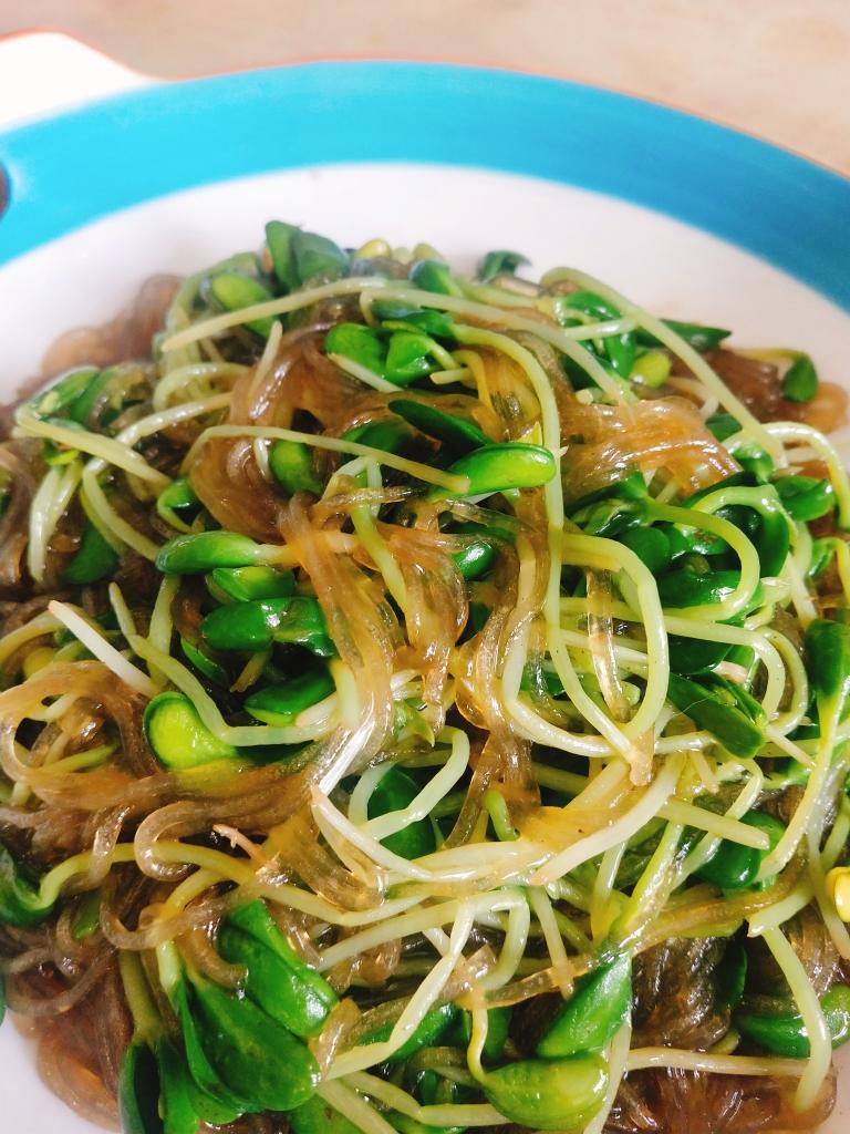 【素食,豆苗粉丝的做法步骤图,怎么做好吃】慈心素缘_下厨房