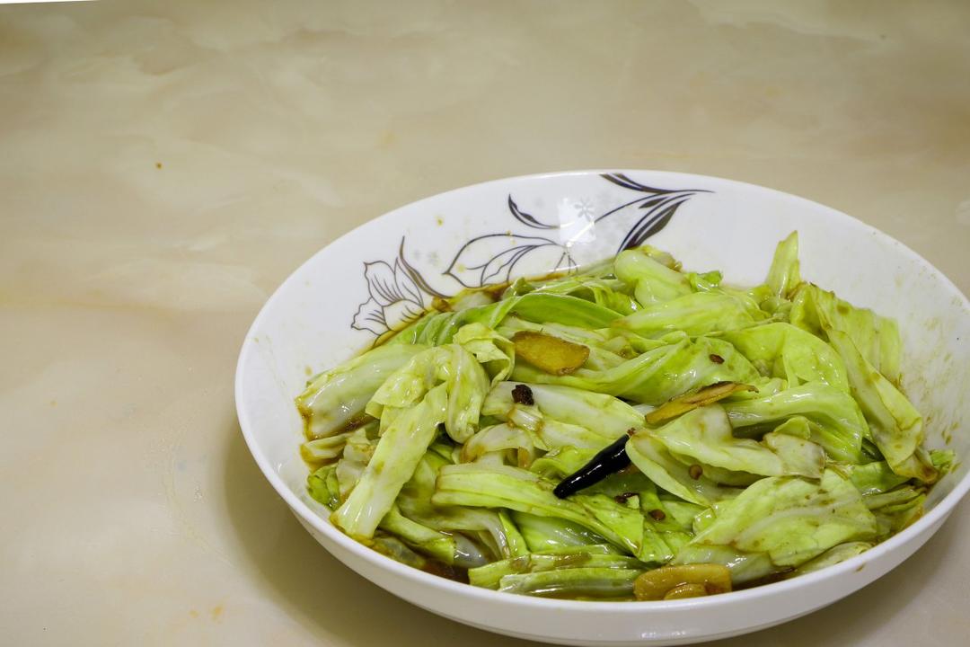 厨师长教你：“手撕包菜”的家常做法,简单又不失美味