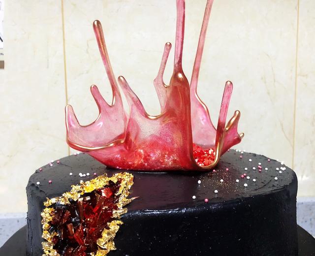 红与黑的碰撞：金箔晶洞蛋糕的做法