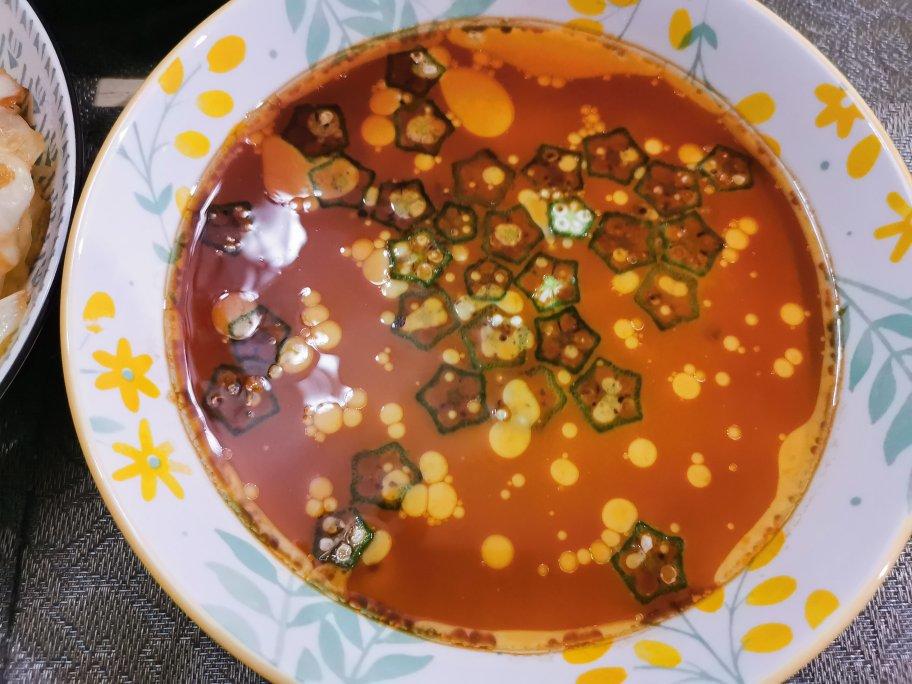 果冻般的秋葵蒸水蛋—10分钟快手菜