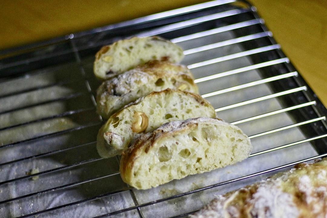 免揉意大利拖鞋面包ciabatta（吐血整理史上最全藤田千秋免揉欧包制作心得）