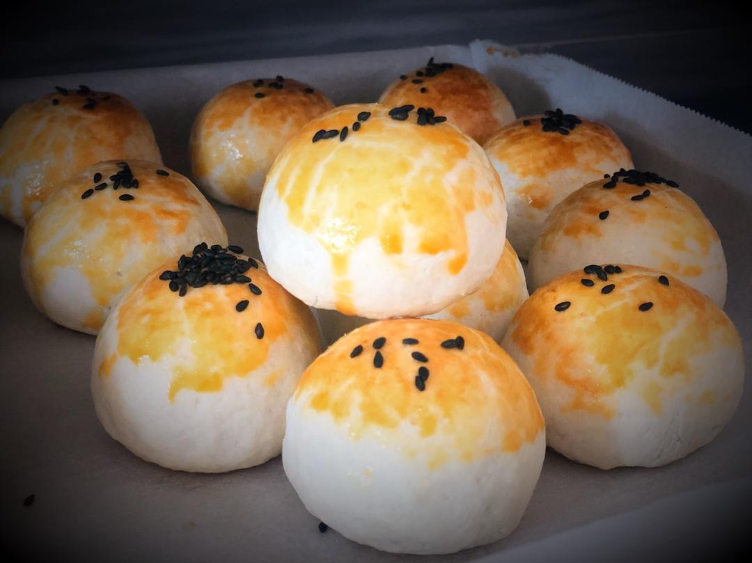 掉渣渣的蛋黄酥（超详细的方子）