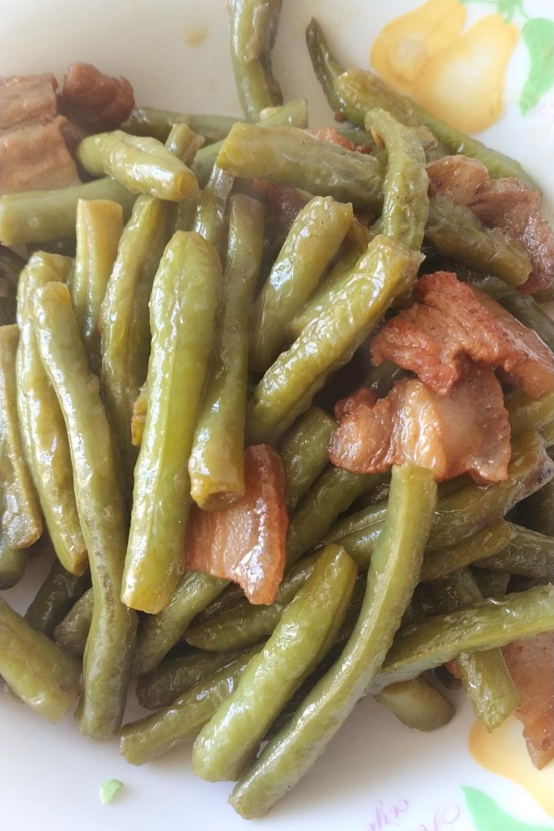 生姜两片做的东北五花肉炖豆角