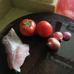 10块钱两大盘🍽番茄肉酱意面🍝的做法 步骤1