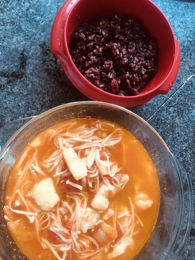 番茄鱼巴沙鱼（也可以用番茄龙利鱼），番茄酱汁超浓郁，营养又下饭！
