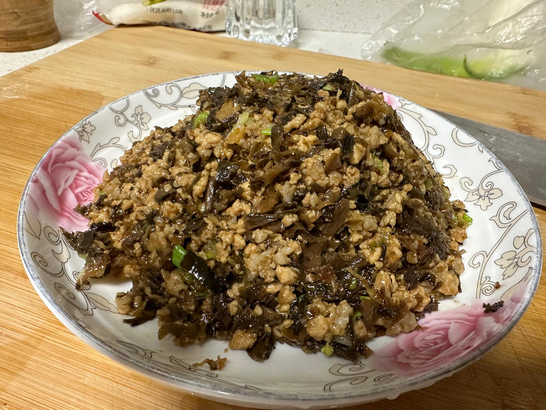 超级开胃的梅干菜肉包