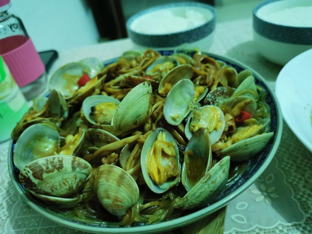 家常美味花蛤粉丝煲