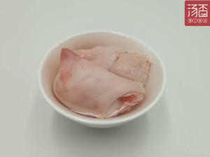 花生猪蹄汤,产后一周可通乳的做法 步骤2