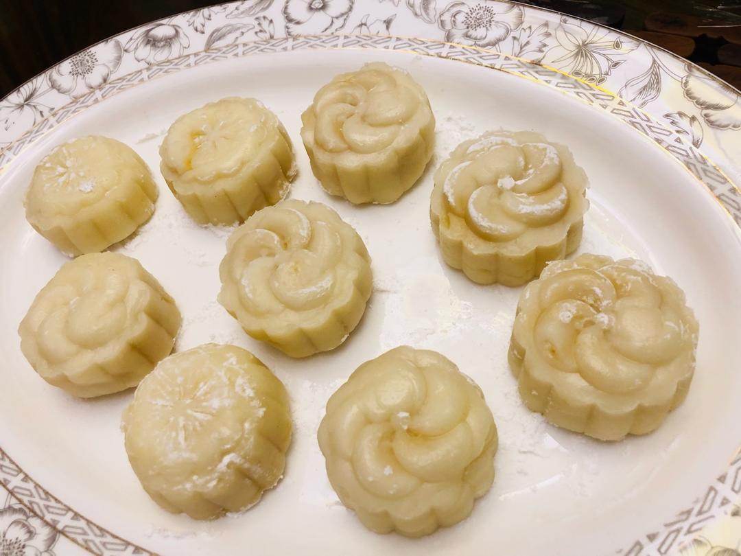 绝世好方！不开裂不粘手港式冰皮月饼（附奶黄馅做法）