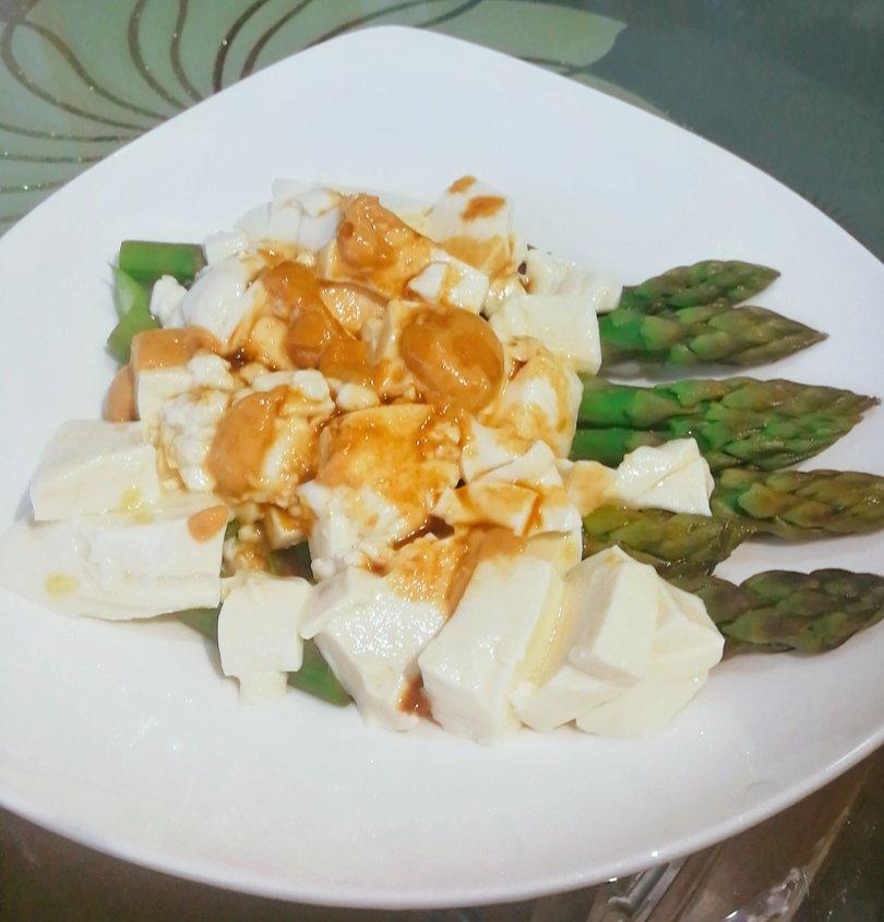《昨日的美食》之青芦笋凉豆腐