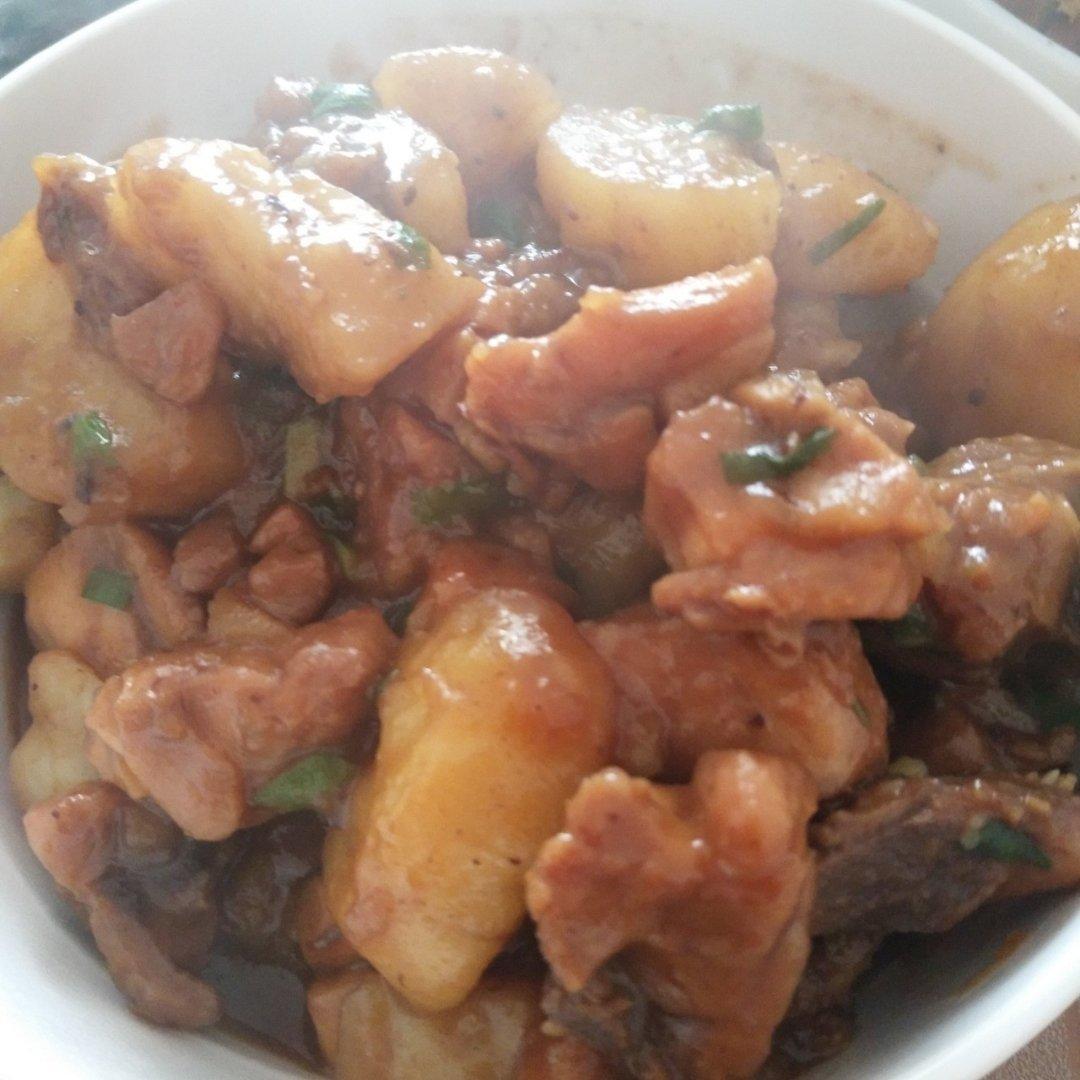 土豆炖鸡块