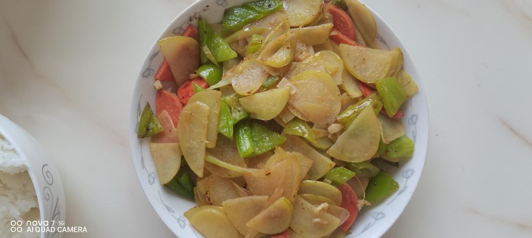 土豆片炒火腿肠