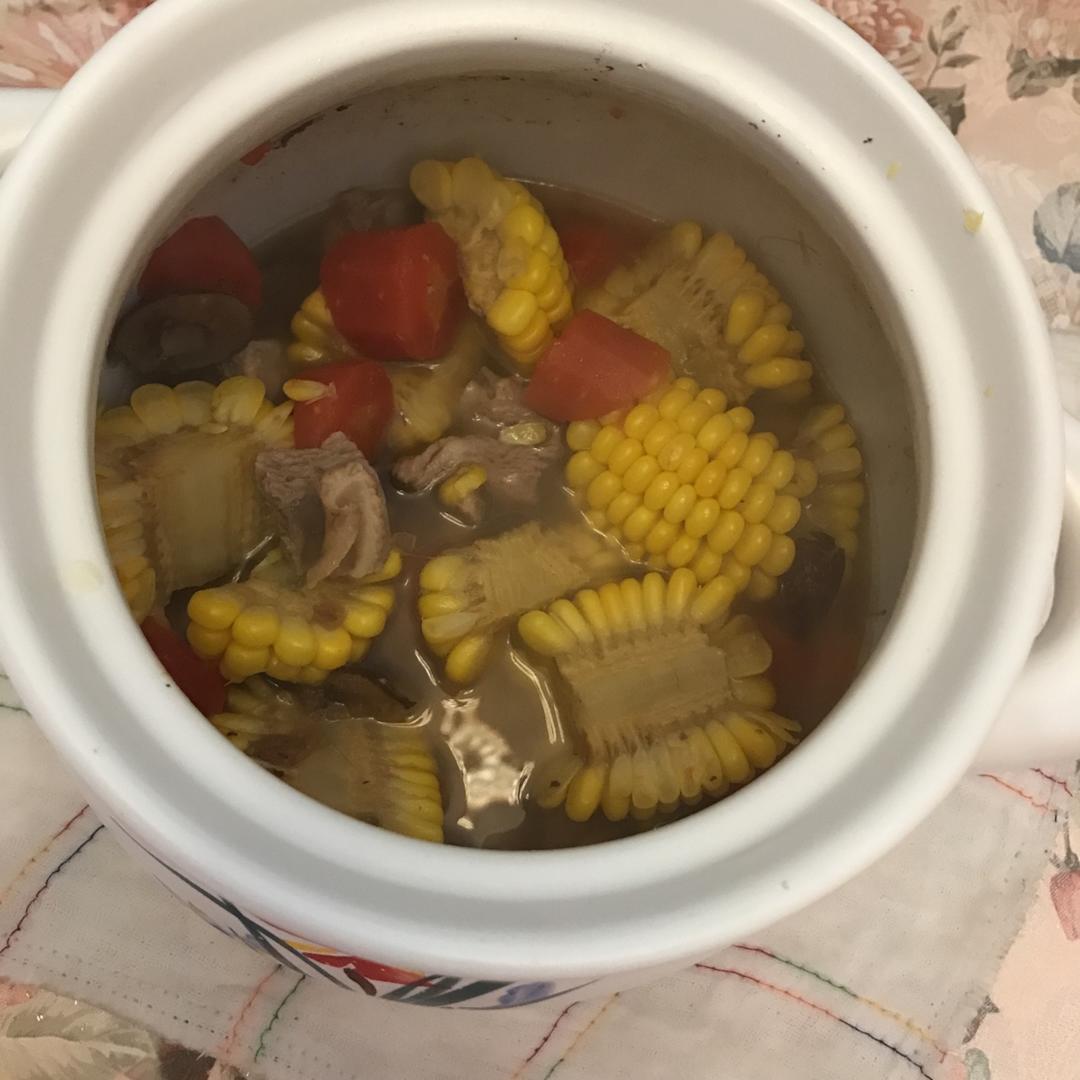 玉米红萝卜排骨汤