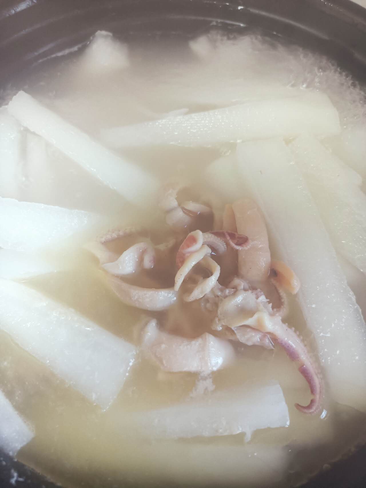 鱿鱼干煲白萝卜汤的做法