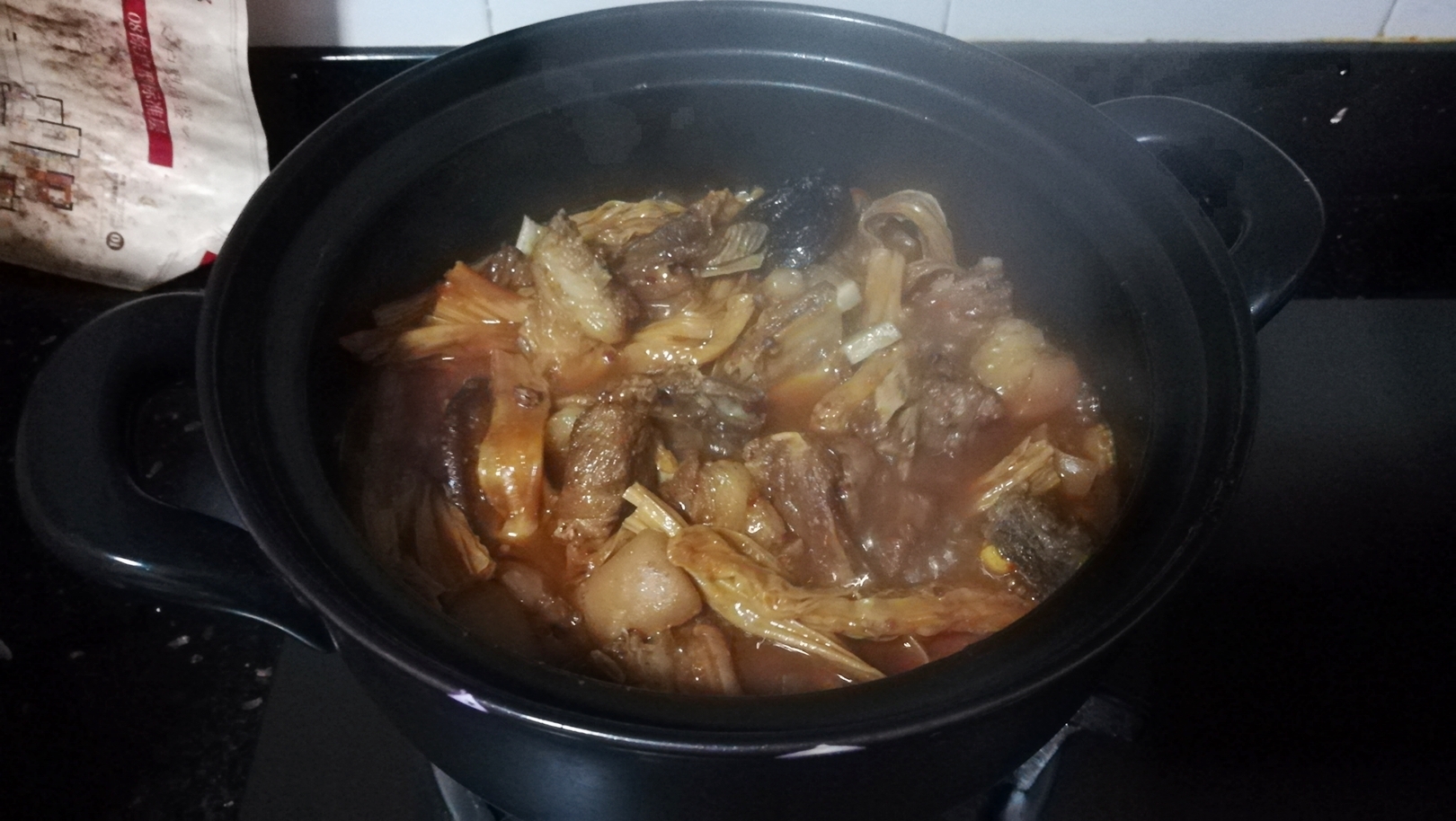 红焖腐竹香菇羊肉煲的做法 步骤6