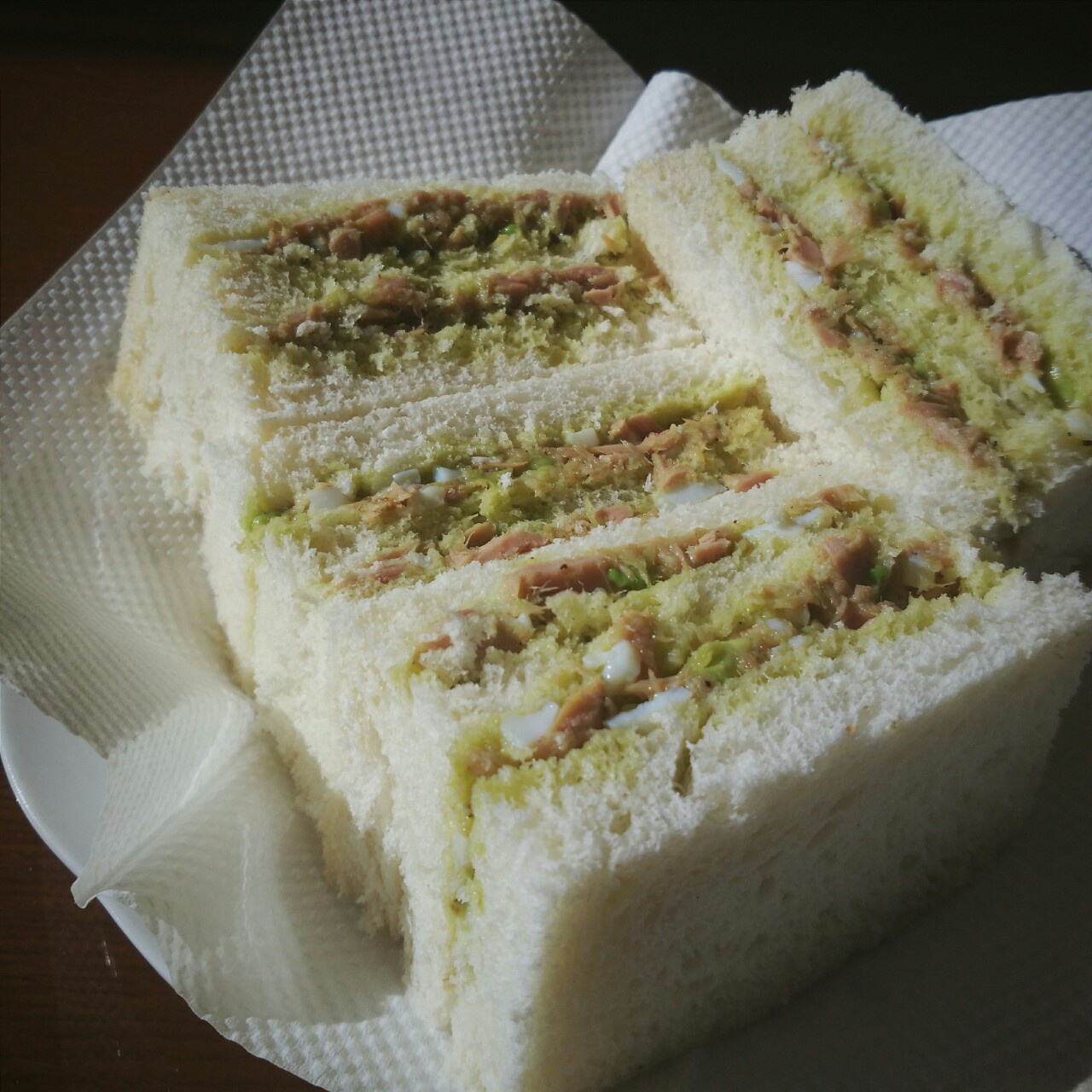 牛油果鸡蛋三明治
