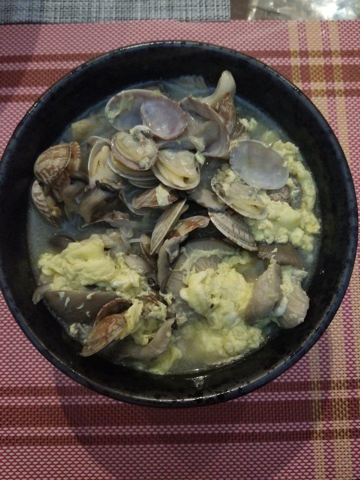 菠菜蘑菇蛤蜊汤