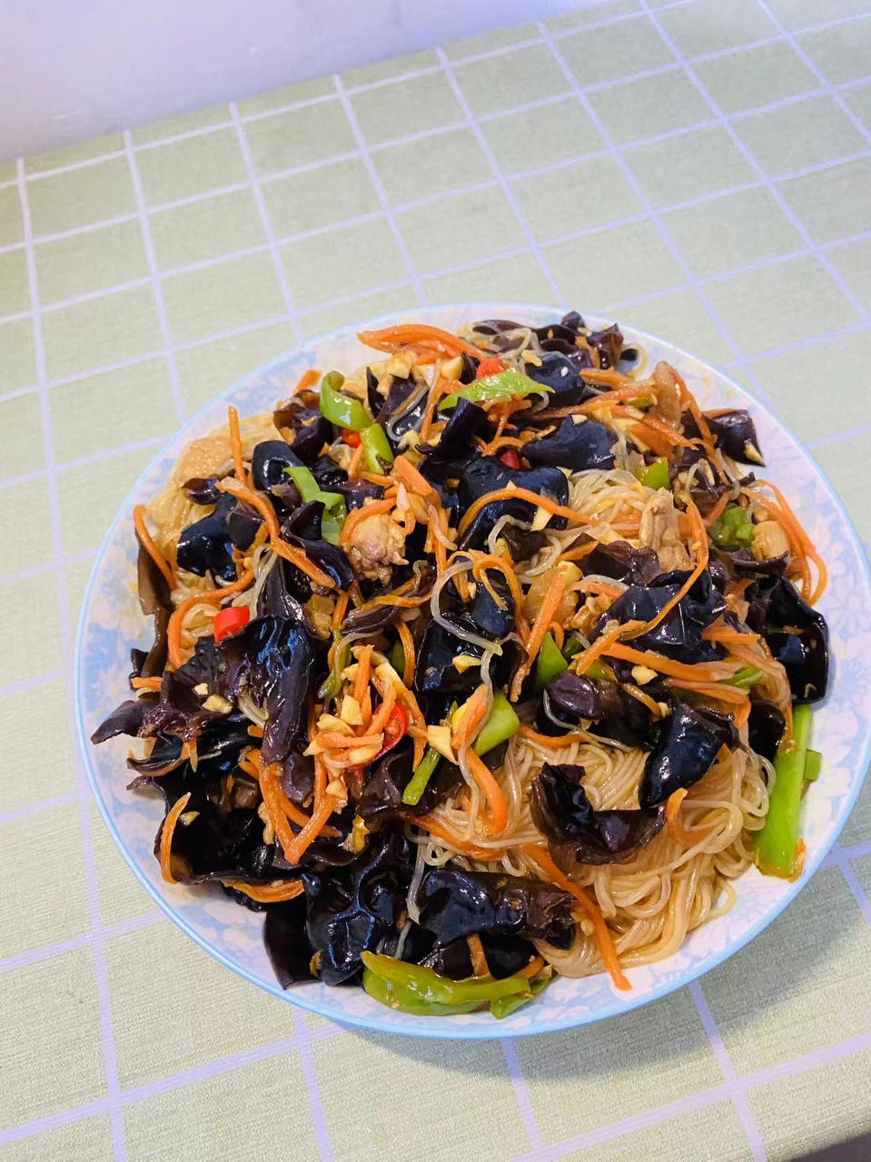 解馋减脂餐！酸辣开胃又下饭的菠菜拌金针菇