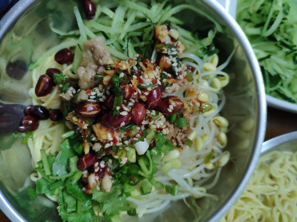 超简单的酸辣凉拌面