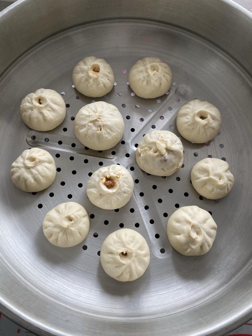 松软多汁的肉包子