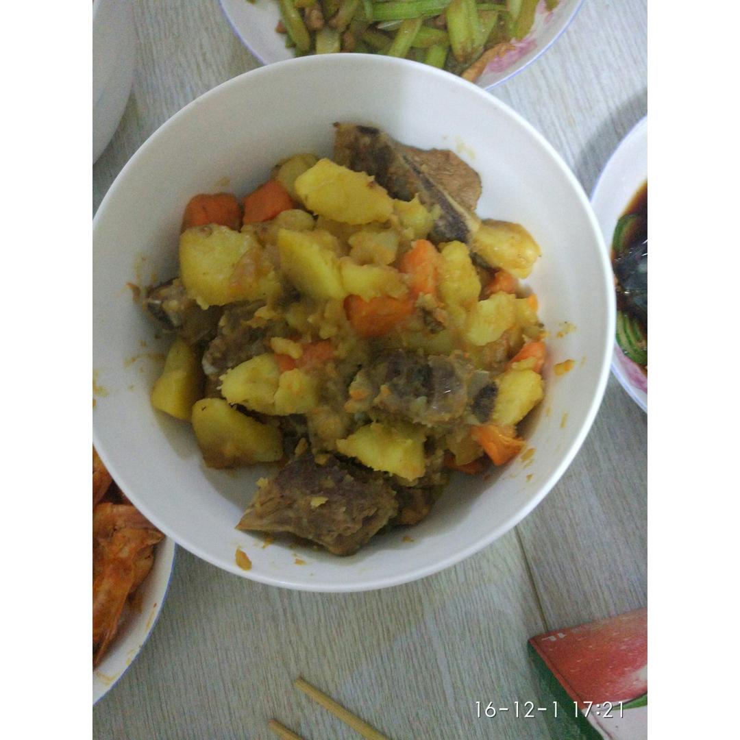 胡萝卜土豆炖排骨