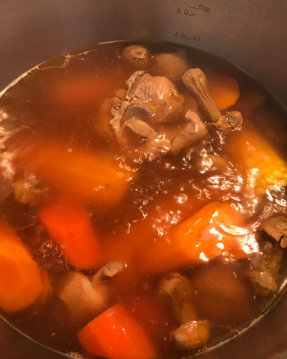 玉米姬松茸猪骨汤