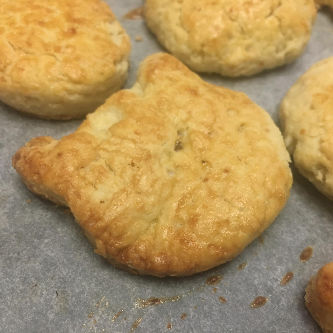 【视频】3分钟 奶油司康Scone(可能是世界上最快手的司康) 消耗淡奶油～