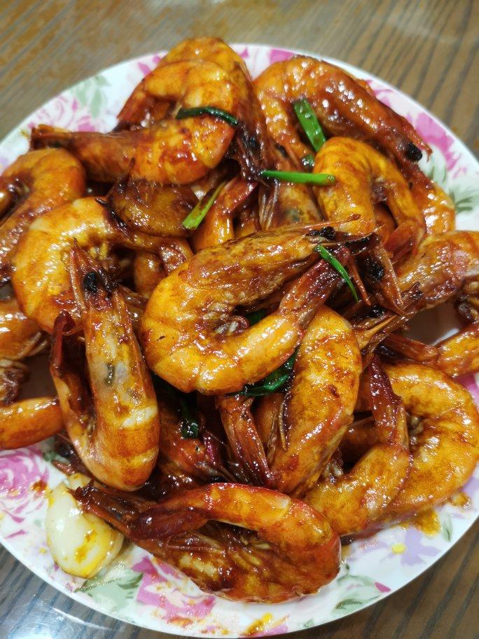吃完还会继续舔手指的    快手油闷大虾