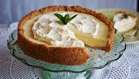 Key lime and elderflower pie的做法