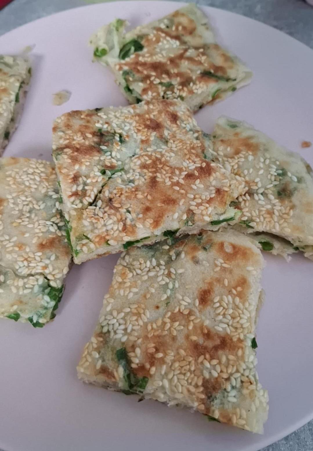 越吃越上头的饼，芝麻香，葱香，好吃到抢光光