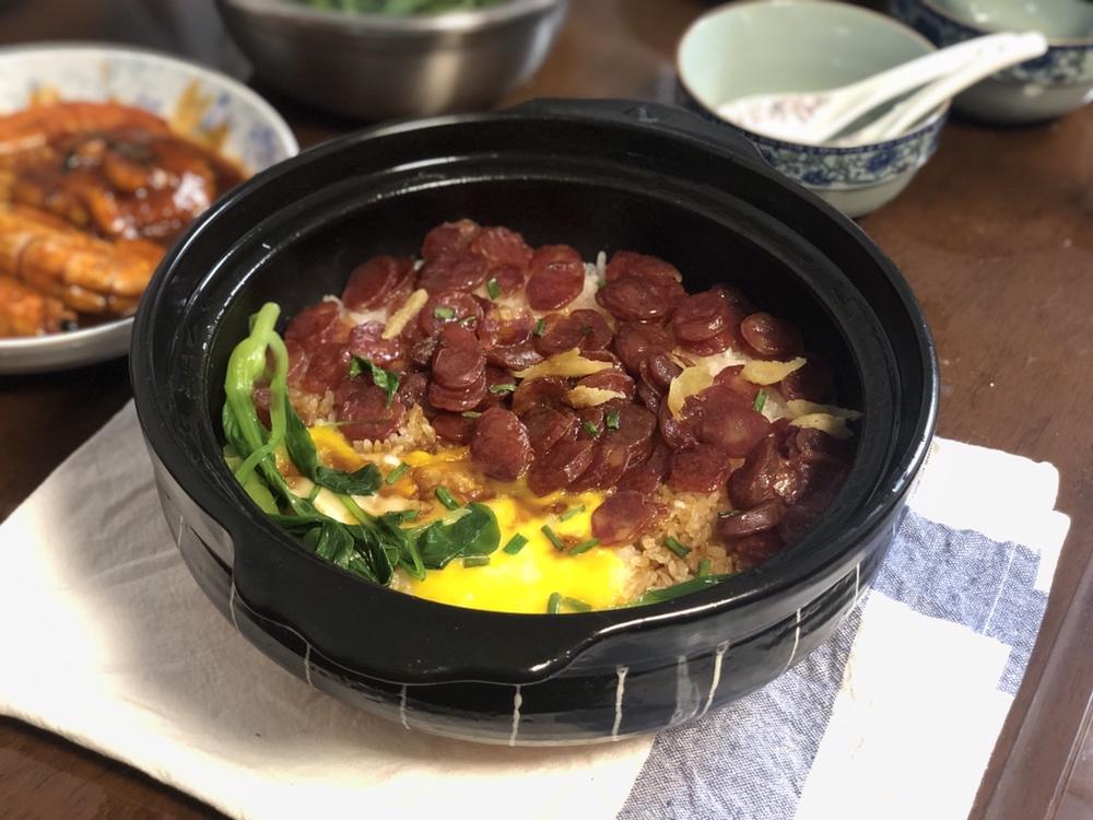 广式腊味煲仔饭