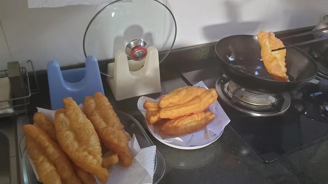 蓬松酥脆，个个空心[最完美的炸油条]